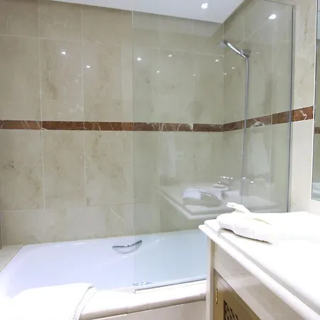 1126 Beachfront High Standard With Terrace